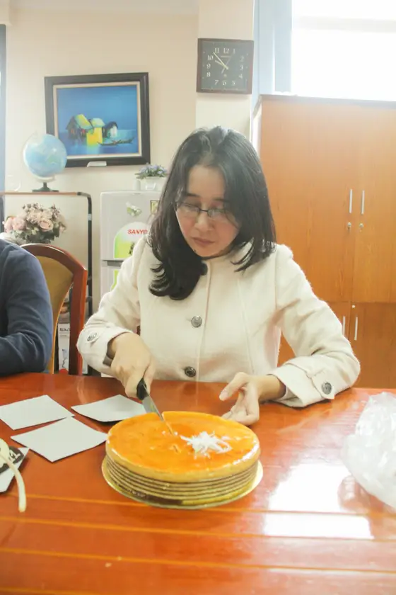 Thầy cô và thành viên AD28 trong buổi gặp mặt 20 tháng 11